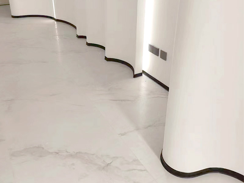 Plinthes en alliage d'aluminium