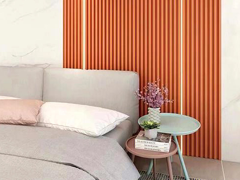 Comment s'appelle un panneau mural en plastique?