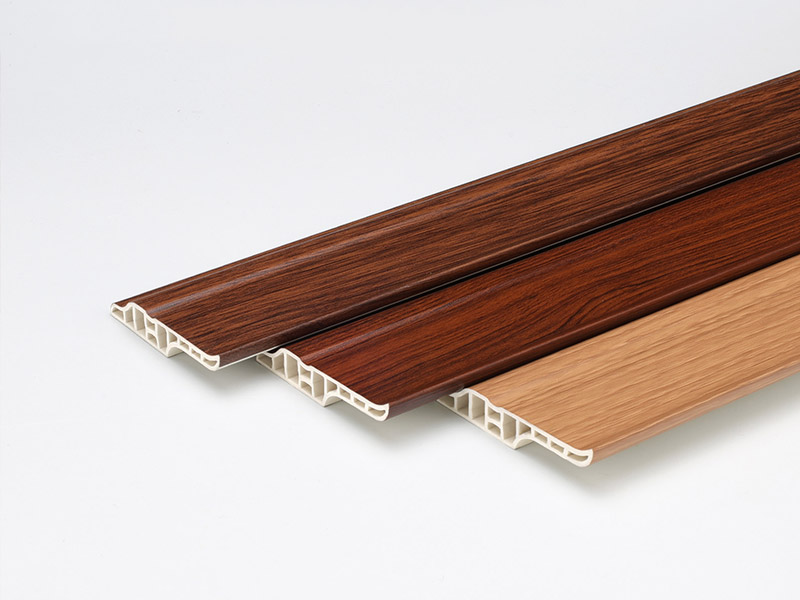 Plinthe multifonctionnelle en PVC 68*16 mm