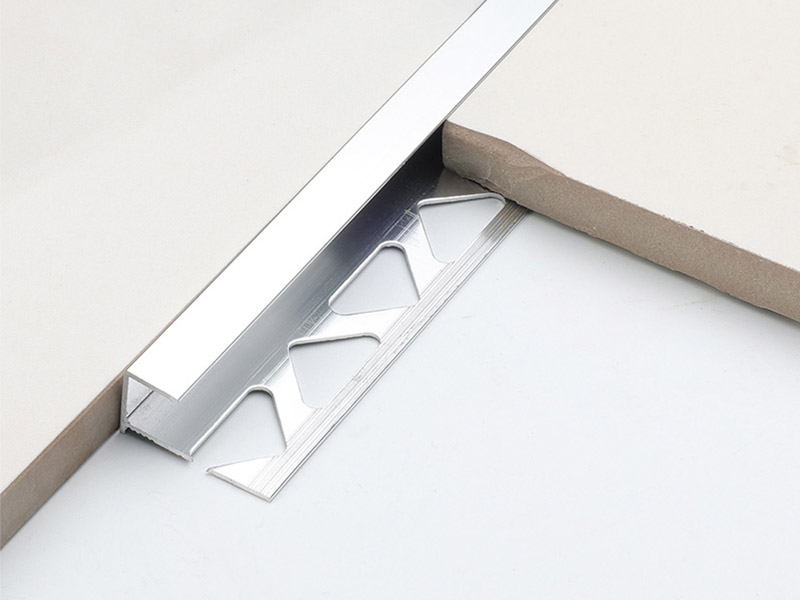Garniture de bord de carrelage en forme de C