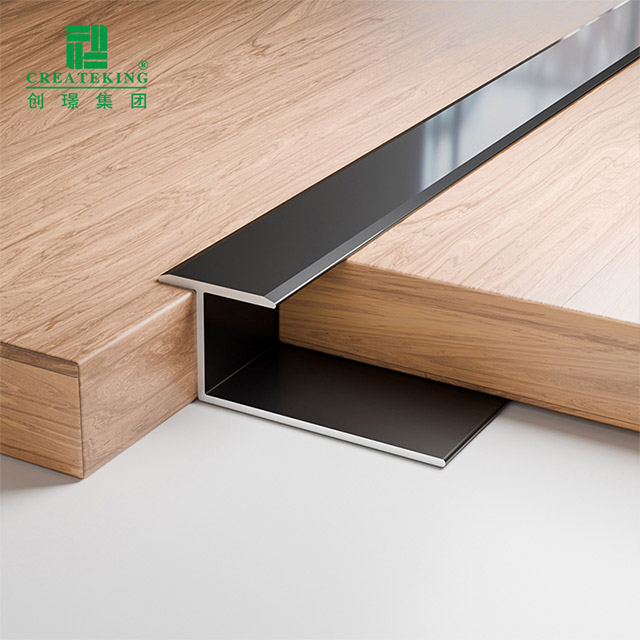 Garniture de bord en forme de T 12x12,5 mm