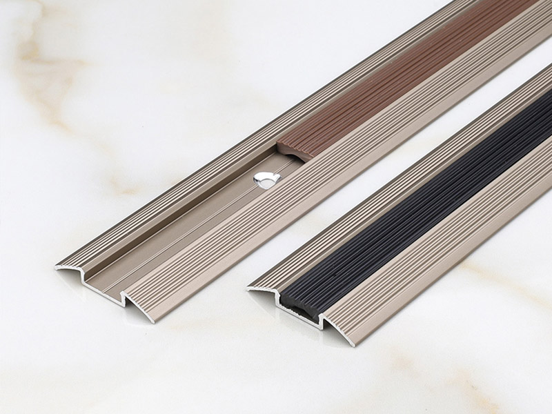 Comment installer la barre de seuil antidérapante en aluminium ?