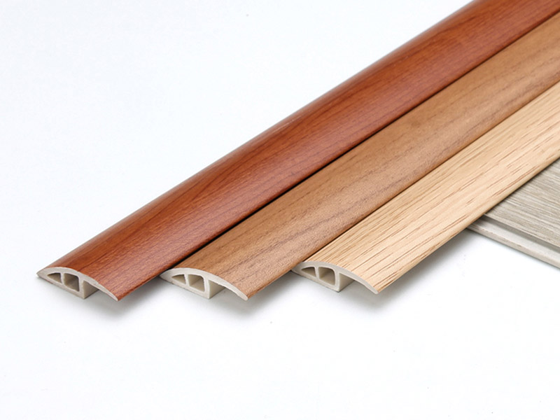 R&eacute;ducteur de rev&ecirc;tement de sol en PVC &agrave; grain de bois 28*5 mm