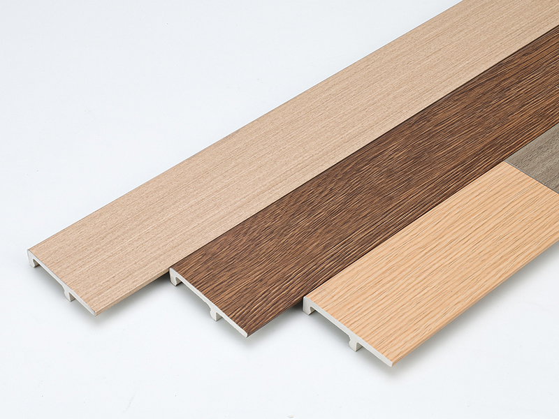 Plinthe &agrave; clipser en PVC 60*12 mm