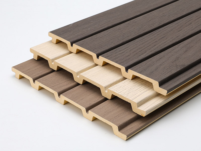 Panneaux muraux cannel&eacute;s en PVC finition bois 170*11mm