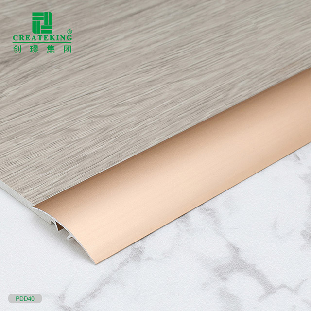 Bande de transition universelle en aluminium pour sol 4,28 x 30 mm