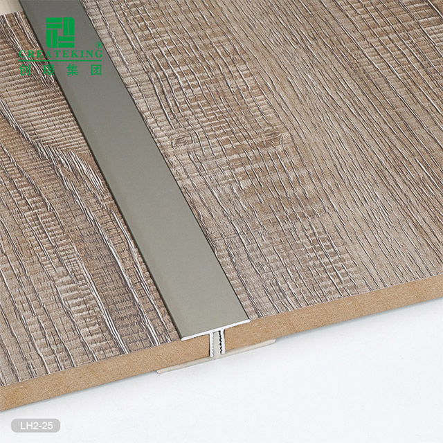 Moulage en T décalé en aluminium de 12,4x25 mm