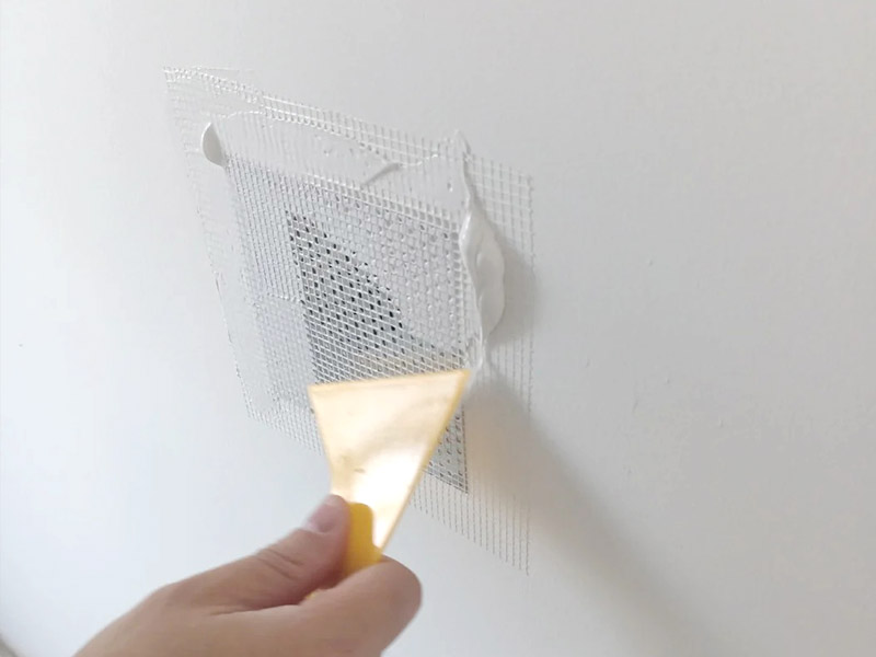 Comment couvrir un trou dans un mur: un guide complet