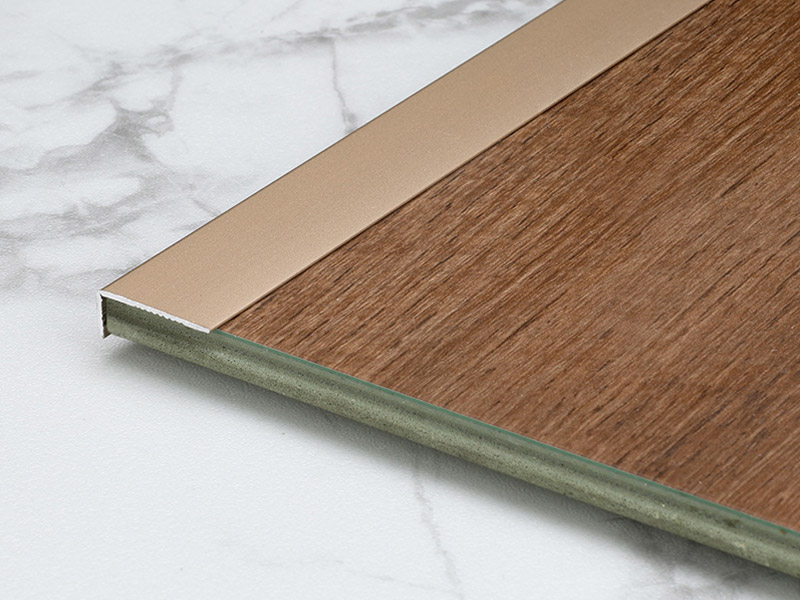 Bande de transition pour plancher en forme de L