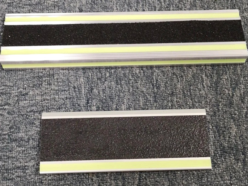 Bande de nez de marche lumineuse