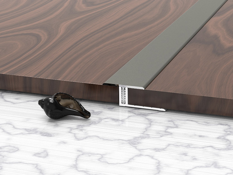 Garniture de bord en alliage d'aluminium en forme de T de 18 x 11,4 mm.