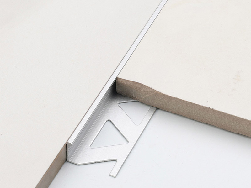  Garniture de carrelage en aluminium en forme de L
