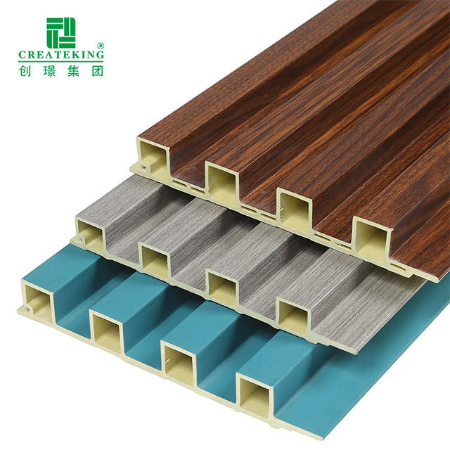 Foshan fabrique des panneaux muraux en bois-plastique imperméables personnalisés pour la décoration intérieure