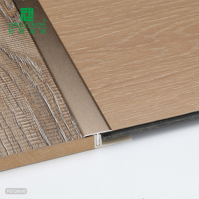 Bande de transition pour coutures de sol décalées en T, 10,9 x 15 mm