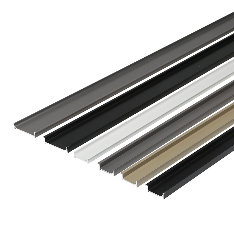 plinthe noire en aluminium