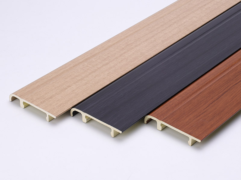 Plinthe &agrave; clipser en PVC 76*14 mm