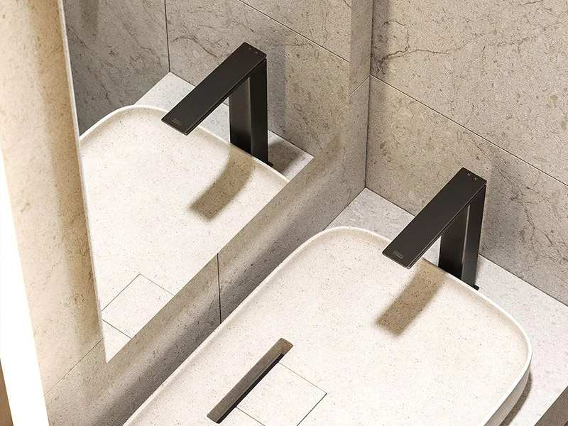 Feuille de marbre en PVC dans la salle de bain