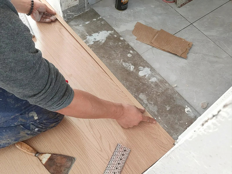 Avez-vous besoin de bandes de transition entre des pièces ayant le même revêtement de sol ?