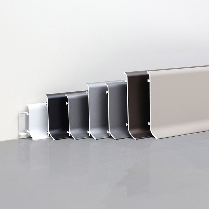 Processus de coloration de surface des plinthes en alliage d'aluminium