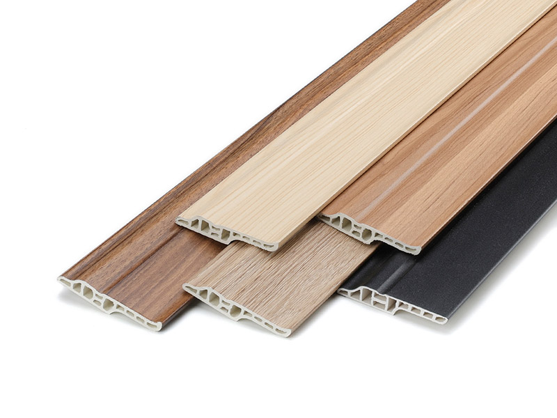 Plinthe creuse multi-cavit&eacute; en PVC 70*16 mm