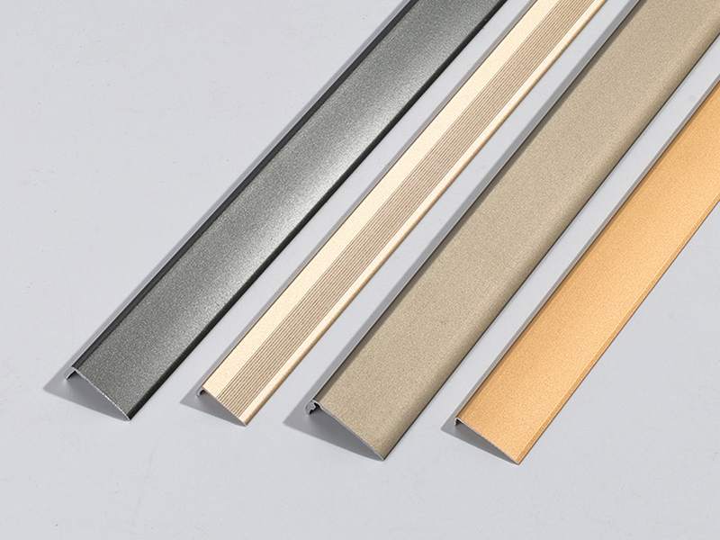 Garniture de bord de plancher en aluminium en forme de L