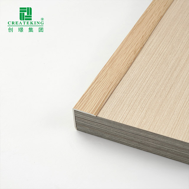 Protecteur d'angle de plancher en bois massif PVC en forme de L 32*28mm 