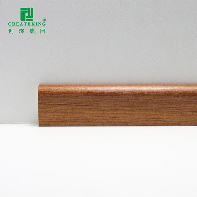 Plinthes SPC à grain de bois 50*15 mm