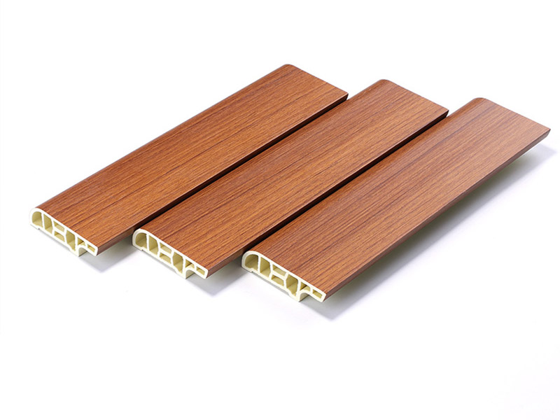 Plinthes SPC &agrave; grain de bois 50*15 mm