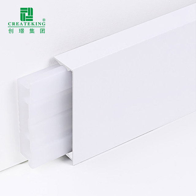 Plinthe en alliage d'aluminium 39,7*11,7 mm