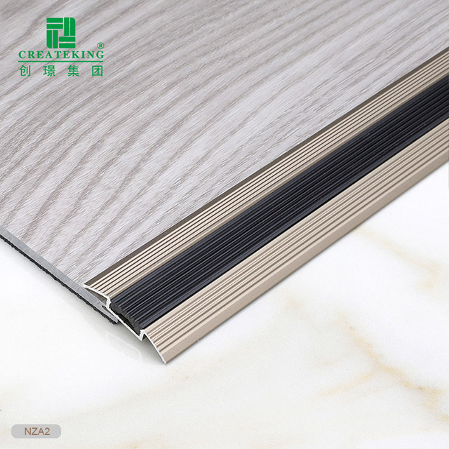 Garniture de nez de marche de 20x50 mm avec insert en caoutchouc