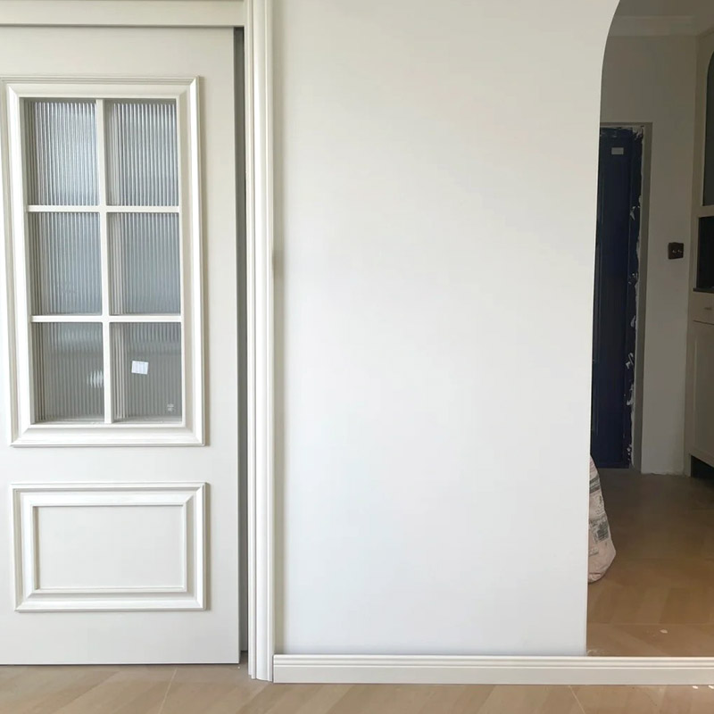 Qu’est-ce que les plinthes en bois massif ?