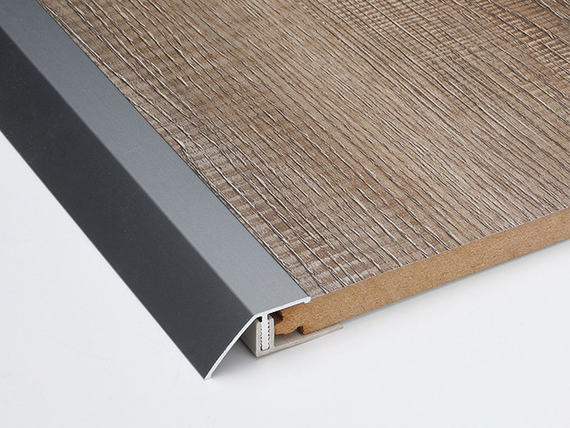 R&eacute;ducteur de seuil de plancher en aluminium