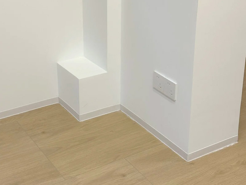 Plinthes autocollantes