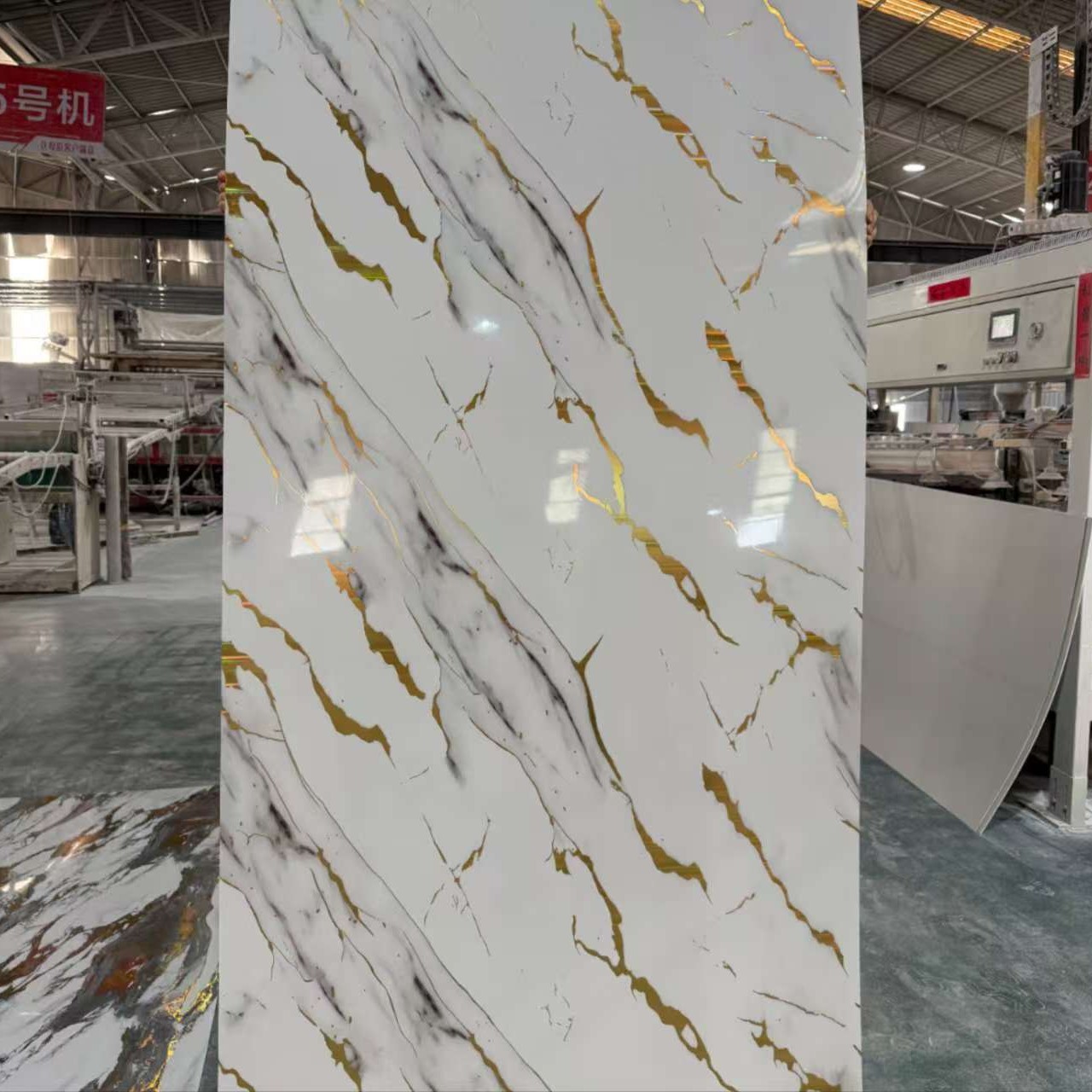 Panneau mural en PVC laminé avec film PET pour la décoration intérieure de la maison